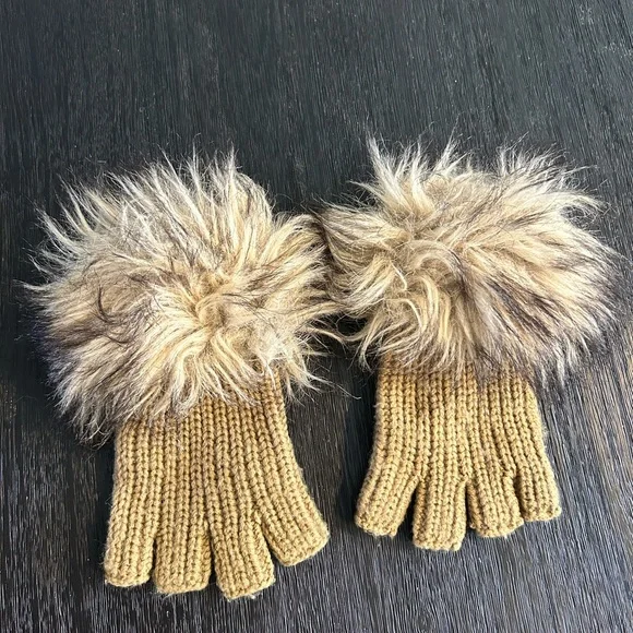 Michael Kors Tan Knit Scarf with Faux Fur and Gloves set - Picture 2 of 6